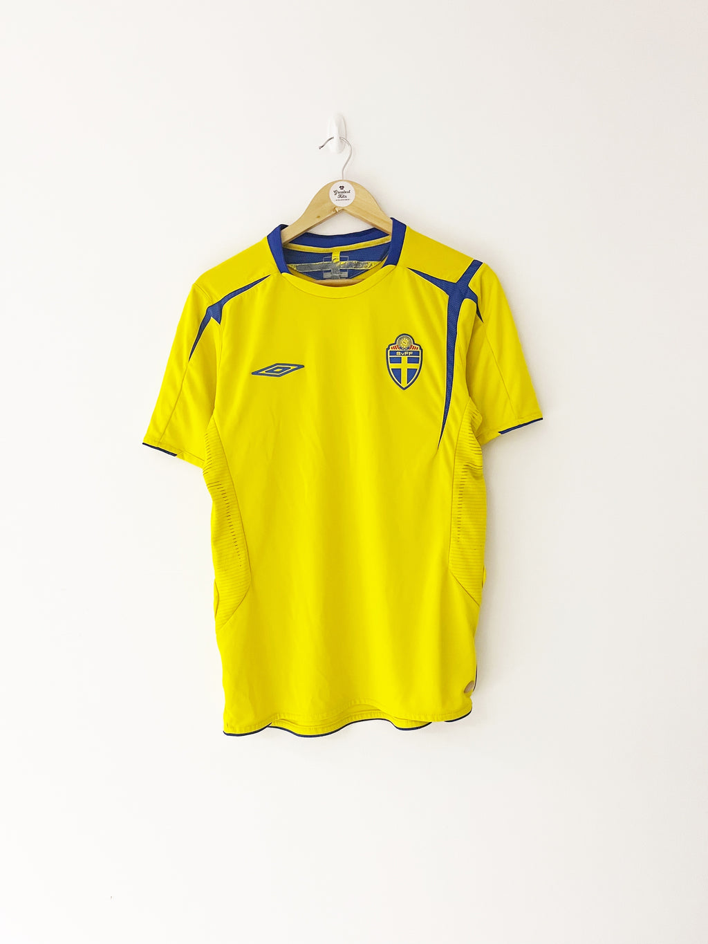 2005/06 Sweden Home Shirt (M) 8.5/10