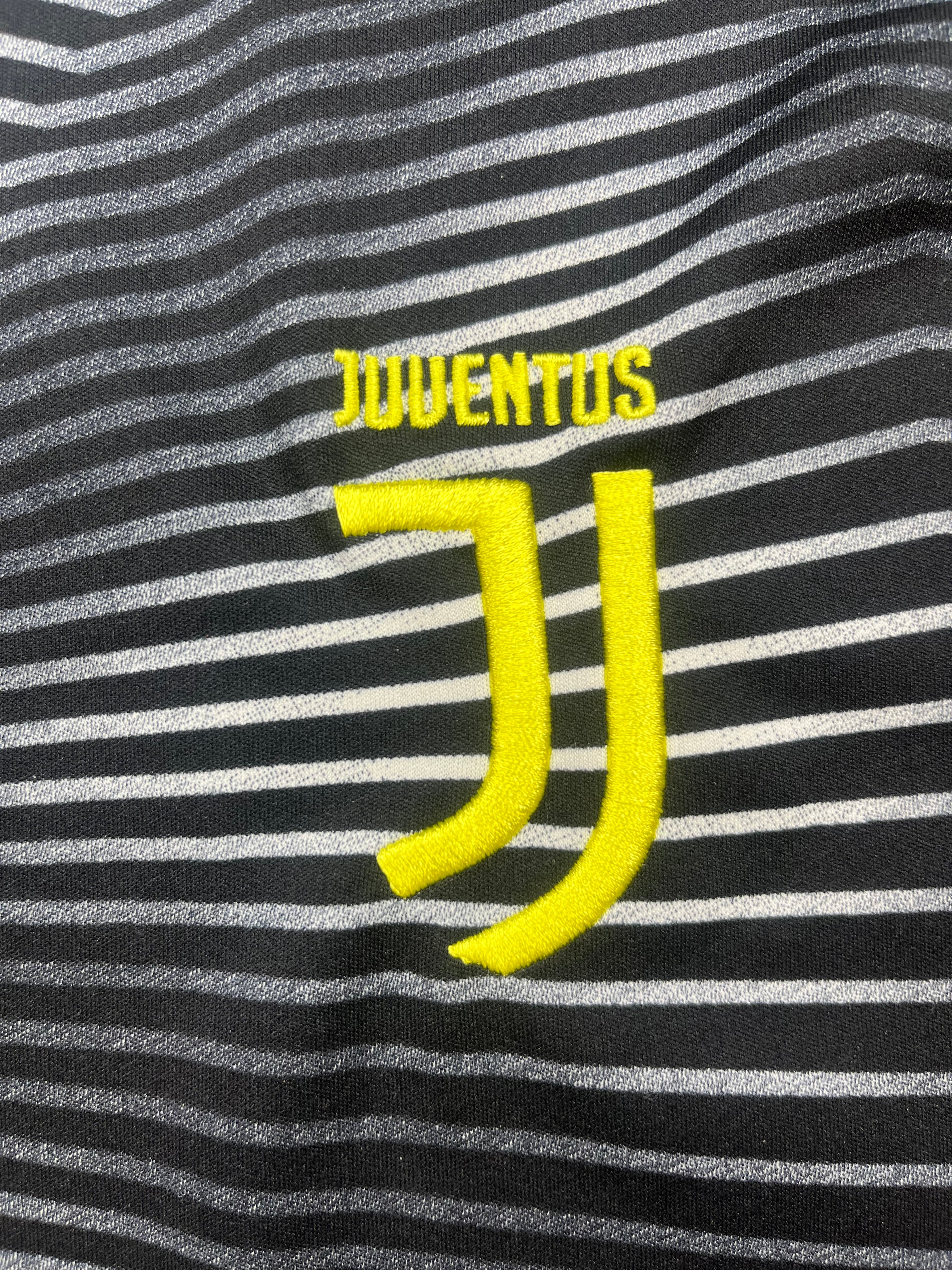 2018/19 Juventus Pre Match Shirt (L) 9/10