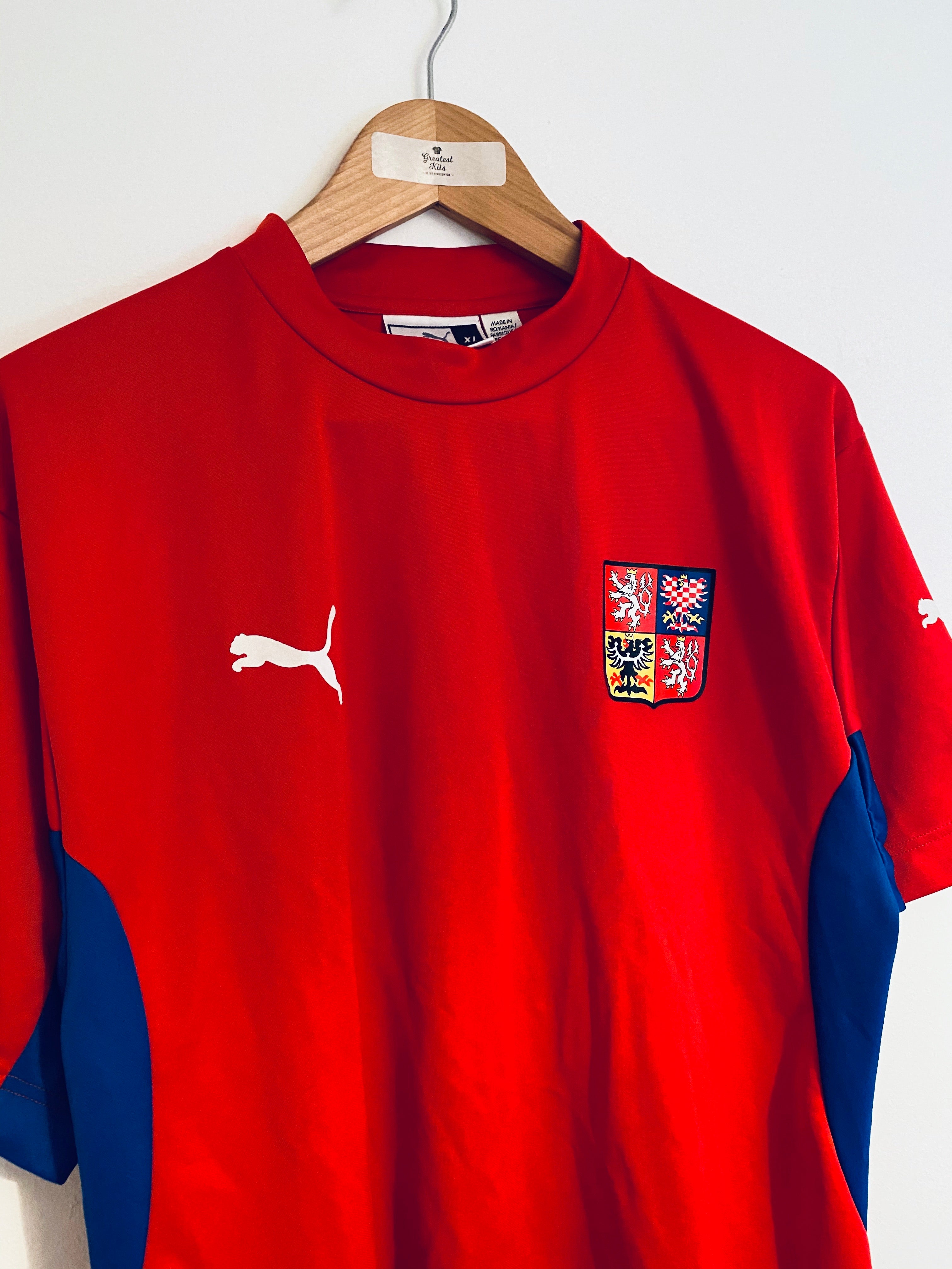 2002/04 Czech Republic Basic Home Shirt (XL) 9/10